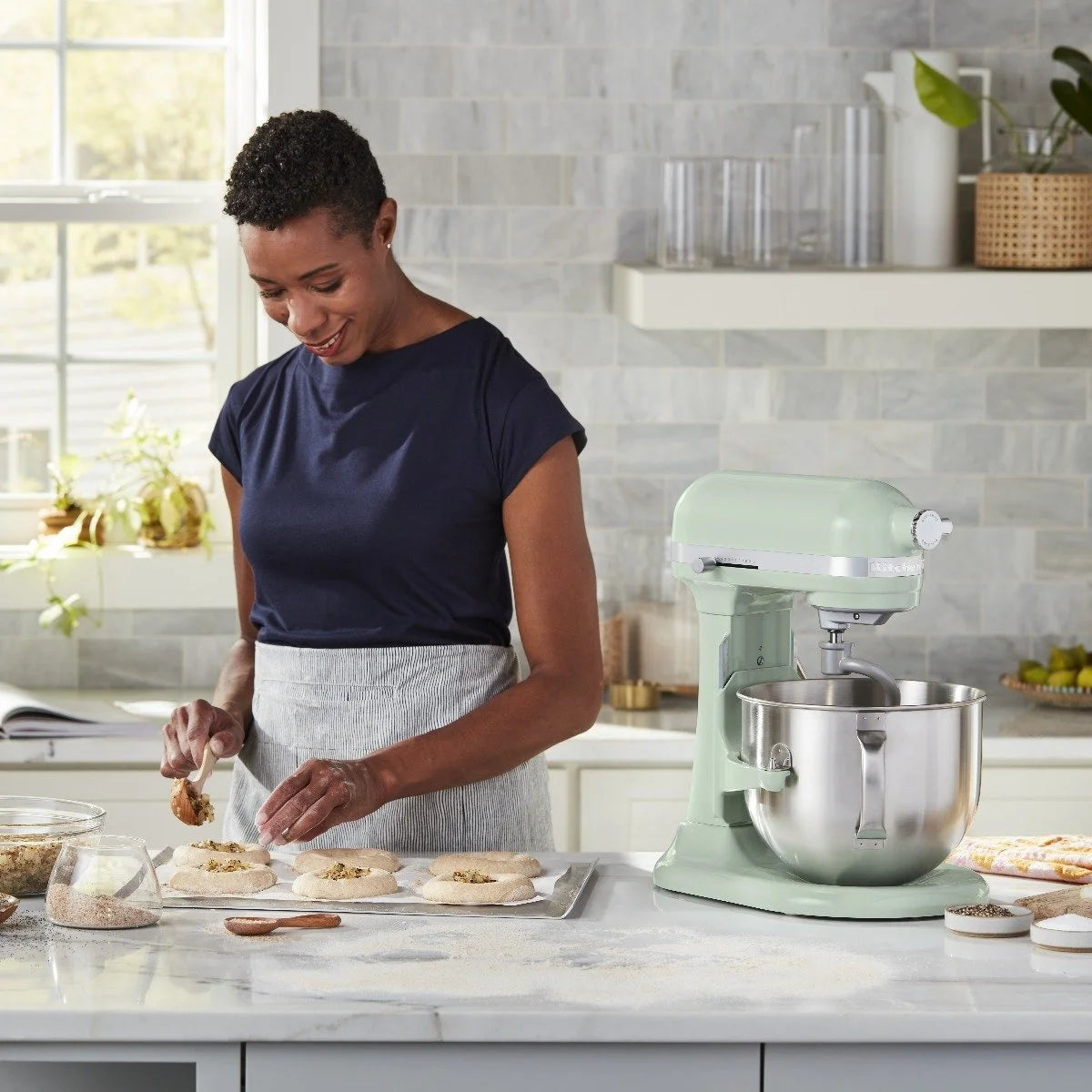 7 Quart Bowl-Lift Stand Mixer N7193