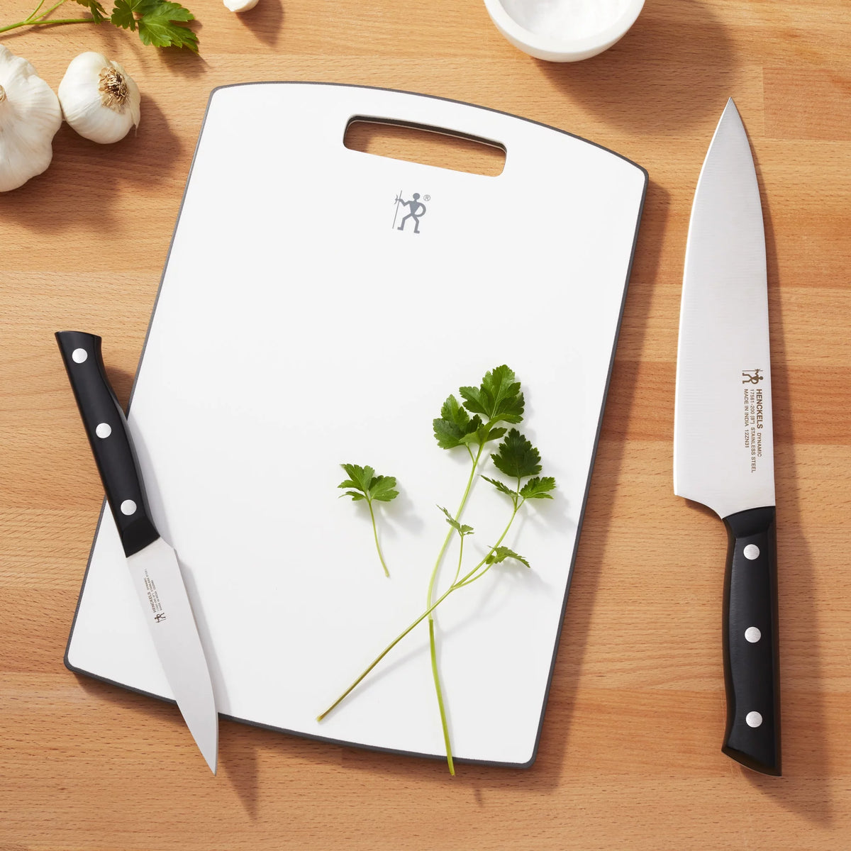2-pc Chef Set with Cutting Board M924