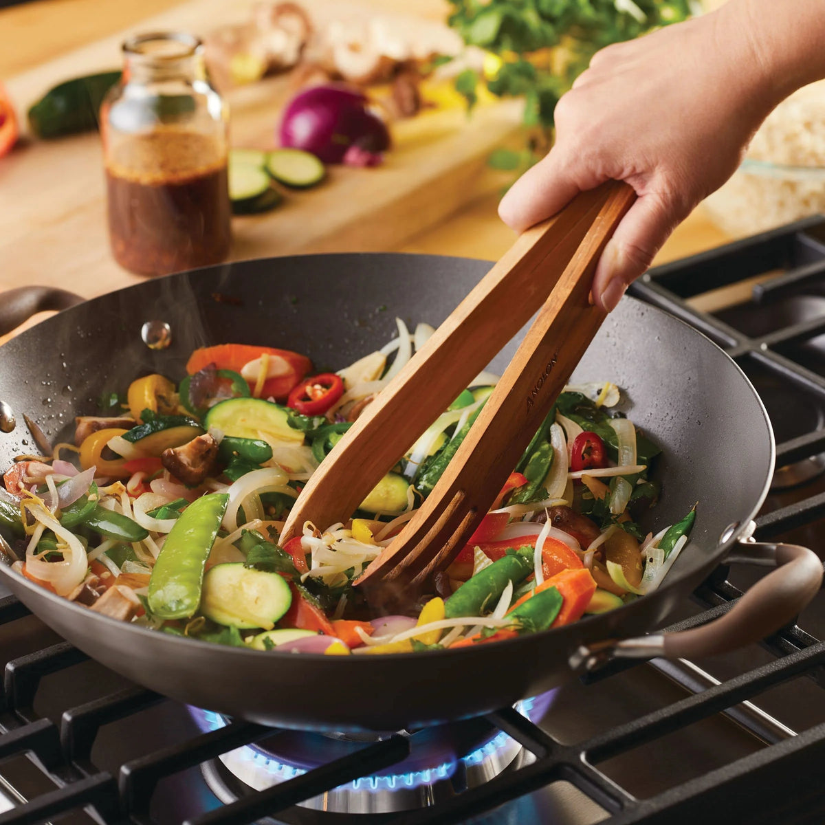 14 Inch Hard Anodized Nonstick Wok with Lid V692351