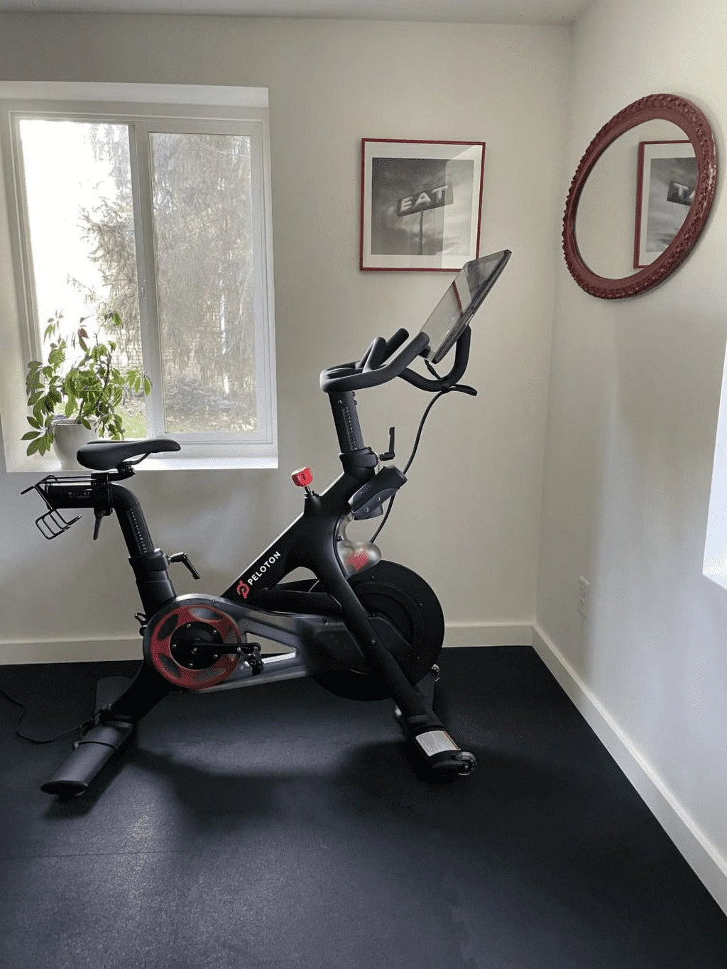 Indoor Stationary Exercise Bike with 22 HD Touchscreen O32120
