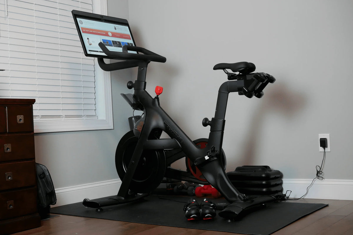 Indoor Stationary Exercise Bike with 22 HD Touchscreen O32120