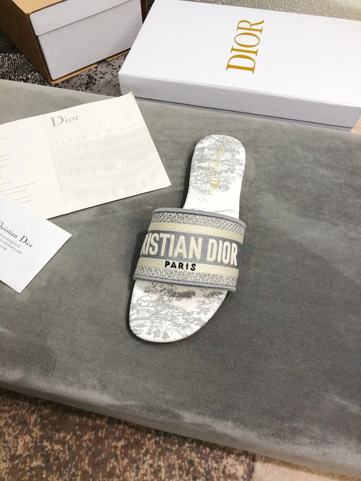Women Slippers A10537